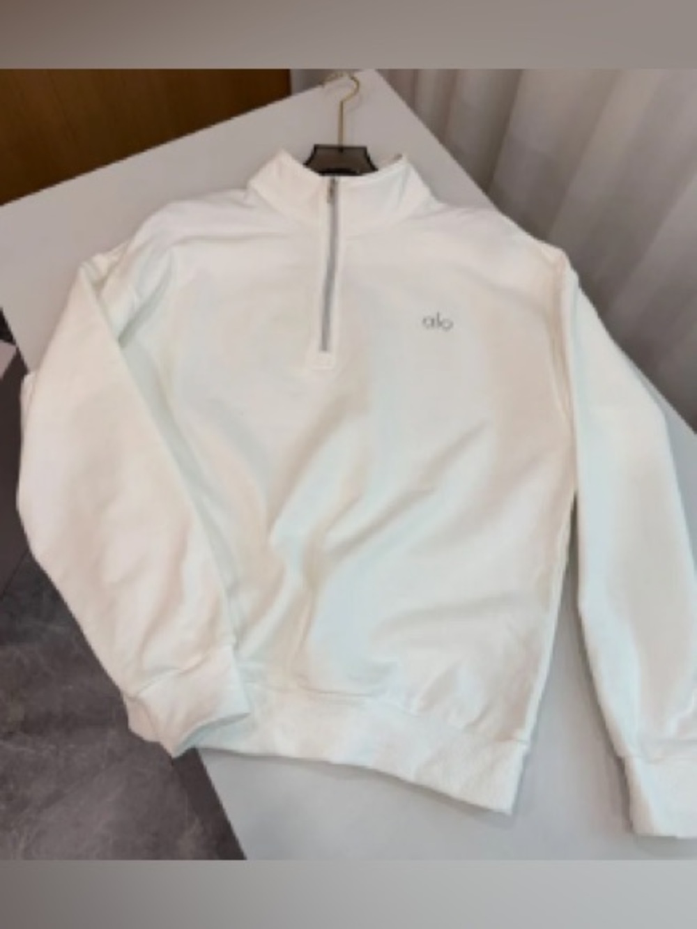 ALO Yoga White Pullover Sweatshirt